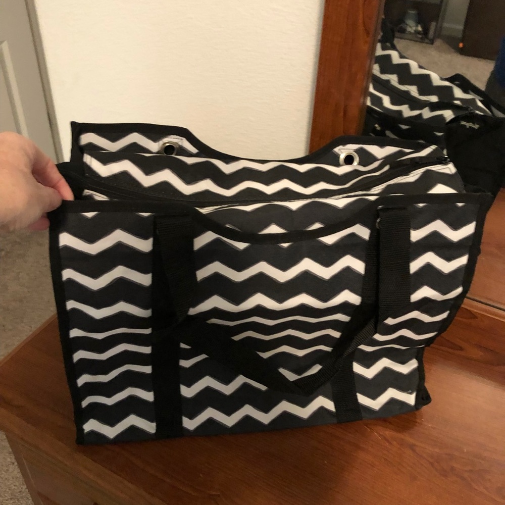 Black and White Tote/Thirty one